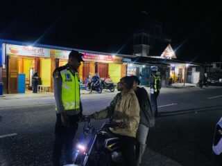 Patroli Blue Light Malam Minggu, Satlantas Polres Waropen Perkuat Keamanan dan Ketertiban Lalu Lintas