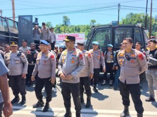 Polda Papua Barat Layani Aksi Unjuk Rasa Mahasiswa secara Humanis dan Kondusif