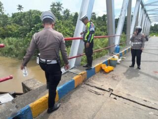 Jaga Jalur Vital, Satlantas Sarmi Monitoring Perbaikan Jembatan Bier