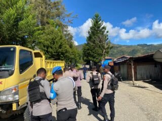 Polres Tolikara Gelar Patroli Humanis Saat Hardiknas, Wujudkan Karubaga Aman Dan Kondusif 
