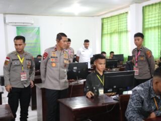 Wakapolda Papua Tinjau Langsung Proses CAT Akademik Penerimaan Bintara Polri