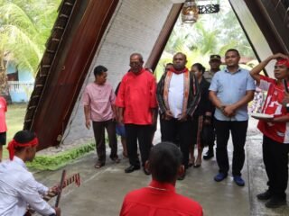 Wakili Kapolres Sarmi, Kabag Log Hadiri Perayaan HUT Pattimura ke-209 di Tafarewar Beach
