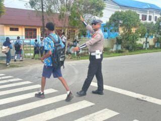Sat Lantas Polres Sarmi Intensifkan Strong Point Pagi, Wujudkan Lalu Lintas Aman dan Lancar