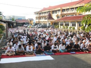 Polda Papua Rayakan Idul Adha Bersama Masyarakat, Tebarkan Semangat Pengorbanan dan Kepedulian