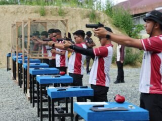 Kapolda Papua Tinjau Latihan Menembak Presisi 20 Meter, Tingkatkan Profesionalisme dan Kemampuan Personel 