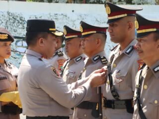 Kapolres Fakfak Pimpin Sertijab Pejabat Utama dan Kapolsek Jajaran