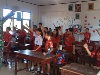 Tanamkan Nilai Patriotisme Sejak Dini, Babinsa Jajaran Kodim 1310/Bitung Optimalkan Implementasi Buku Pedoman Pembinaan Kesadaran Bela Negara (PKBN) di Lingkungan Sekolah