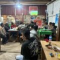 Jalin Keakraban dengan Warga, Polsek Arso Timur Gelar NGOPI dan Nobar Bersama Masyarakat Kampung Pitewi