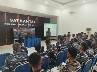 Dukung Sistem Pertahanan Negara Yang Kuat, Personel Babinsa Kodim 1310/Bitung Bekali Prajurit Sathantai Kodaeral VIII Dengan Materi Pembinaan Teritorial (Binter)