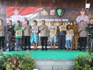‎Hari Bhayangkara ke-80, Polda Papua Layani Ratusan Warga melalui Bakti Kesehatan dan Bantuan Sosial