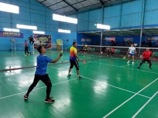 Sportivitas dan Semangat Juang Mewarnai Hari Keenam Turnamen Badminton Piala Kapolda Cup
