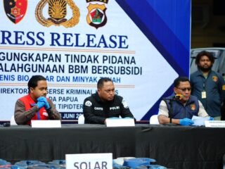 Jelang Hari Bhayangkara ke-80, Polda Papua Bersihkan Pantai Kupang Lewat Gerakan Indonesia Asri