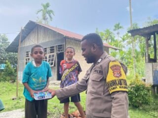 Dari Ujung Perbatasan Papua, Brigpol Silas Hadir Membawa Kepedulian dan Harapan bagi Masyarakat