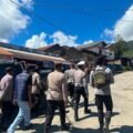 Patroli Jalan Kaki Polres Tolikara Perkuat Kedekatan dengan Masyarakat, Wujudkan Kamtibmas yang Kondusif