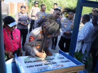 Dorong Pemberdayaan Ekonomi Masyarakat, Kapolda Papua Resmikan Lapak Mama-Mama Papua di Merauke