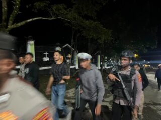 Patroli Jalan Kaki Regu Siaga II, Polres Tolikara Perkuat Kehadiran Polisi Jaga Kamtibmas Malam Hari