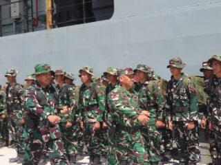 Dandim 1310/Bitung sebagai Danup Pada Upacara Pemberangkatan Karya Bakti Skala Besar Kodam XIII/Merdeka TA 2026 ke Kepulauan Talaud dan Sangihe