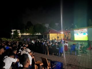 Kapolda Papua Barat Pimpin Nonton Bareng Semifinal Piala Dunia FIFA 2026 Bersama PJU dan Personel Satbrimob Polda Papua Barat