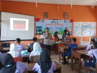 Bentengi Generasi Muda dari Judi Online, Kapolsek Tanah Miring Edukasi Siswa Baru di Masa MPLS