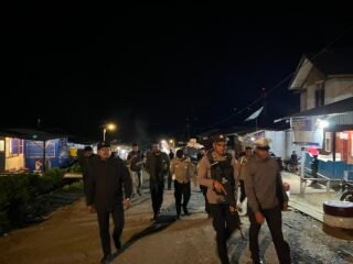 Patroli Malam Regu Siaga II Polres Tolikara Tingkatkan Rasa Aman dan Perkuat Harkamtibmas