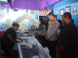 Ungkapan Duka Keluarga Besar Polda Papua, Wakapolda Melayat ke Rumah Duka Brigpol Fredy Lukas Awe