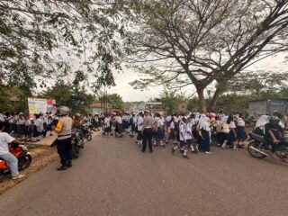 Satlantas Polres Boven Digoel Intensifkan Strong Point Siang, Wujudkan Keamanan Pelajar saat Jam Pulang Sekolah