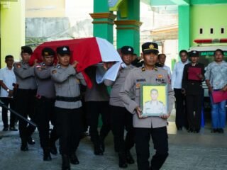 Polda Papua Berikan Penghormatan Terakhir kepada Almarhum Aiptu Bachtiar, S.H
