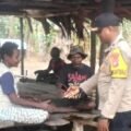 Bhabinkamtibmas Padua Dekatkan Diri dengan Warga, Keluhan Harga Ikan Ditampung