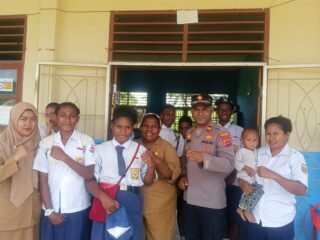 Bangun Kedekatan dengan Pelajar, Polsek Senggi Perkuat Pesan Kamtibmas di Sekolah