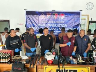 Press Release Ditresnarkoba Polda Papua, 10 Orang Diamankan dalam Operasi Sarang Narkoba