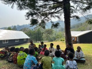 Minggu Kasih di Gereja Monam, Polsek Kelila Ajak Jemaat Tangkal Hoaks dan Cegah Karhutla